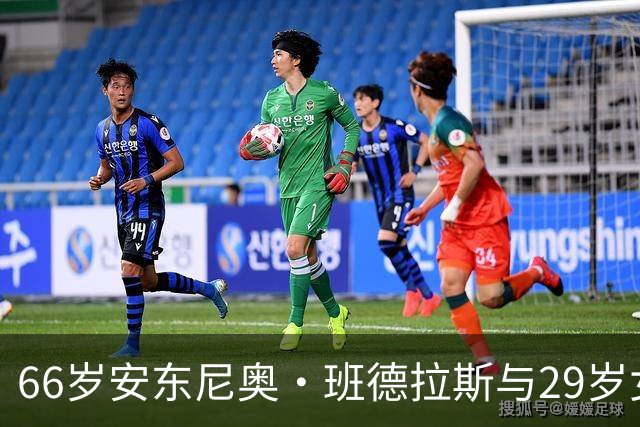 66岁安东尼奥·班德拉斯与29岁女儿同踏影展红毯